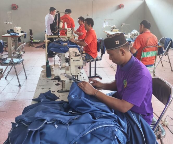 
					Bekali Warga Binaan Konveksi, Lapas Tulungagung Terima Pesanan Produksi Ratusan Celemek Makan Bergizi Gratis (MBG)