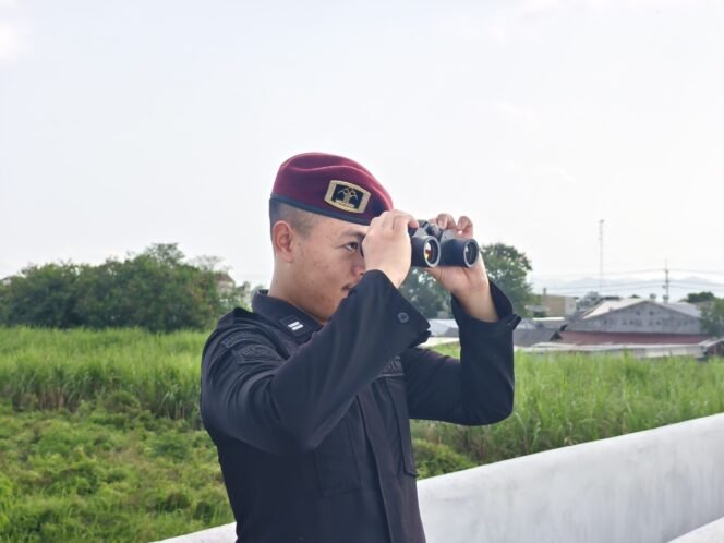 
					Optimalkan Pengamanan Tembok Keliling Lapas, Petugas Pos Atas Dibekali Teropong