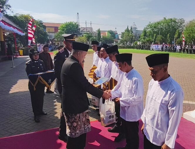 
					Kemerdekaan RI ke-80, Warga Binaan Rutan Bangil Menerima Remisi Umum dan Remisi Dasawarsa