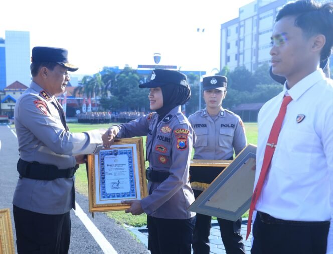 
					Polwan Pasuruan Pecahkan Rekor dengan Penghargaan Nasional di Cabang Pencak Silat