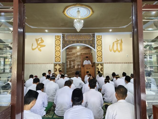 
					Doa Bersama di Masjid Al-Muhajirin Lapas Tulungagung, Pegawai dan WBP Panjatkan Doa untuk Negeri
