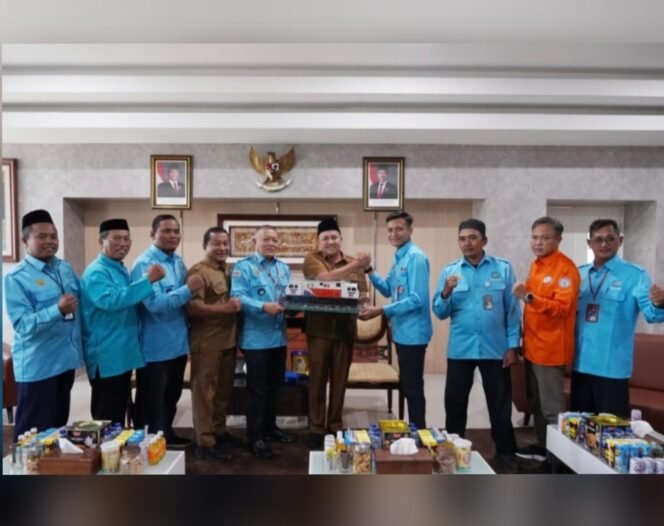
					PT KAI Nobatkan Kabupaten Pasuruan sebagai Daerah Teladan Keselamatan Jalur Rel