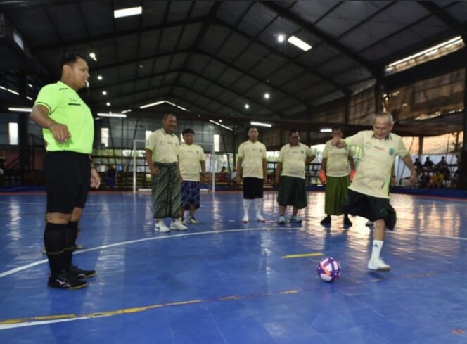 
					Gus Shobih Buka Futsal Sarungan HSN 2025, Eksekutif vs Legislatif Jadi Laga Pembuka