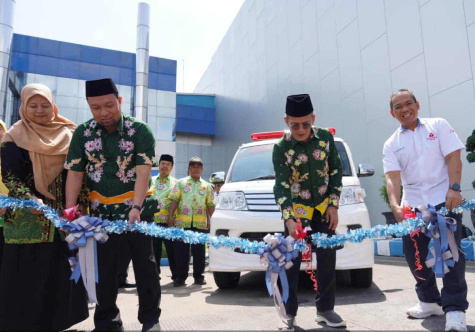 PT Tirta Freshindo Jaya Serahkan Mobil Ambulans untuk Desa Kurung, Pemkab Pasuruan Beri Apresiasi