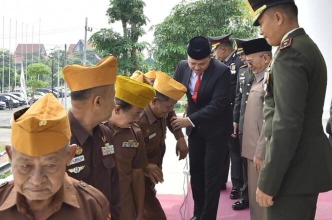 
					Peringati Hari Pahlawan 2025, Pemkab Pasuruan Gelar Upacara di Halaman Kantor Bupati