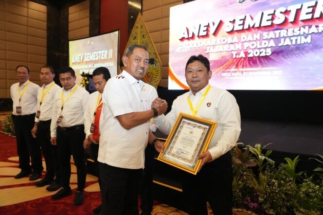 
					Satresnarkoba Polres Pasuruan Sabet Dua Penghargaan Polda Jatim di Operasi Tumpas Semeru 2025