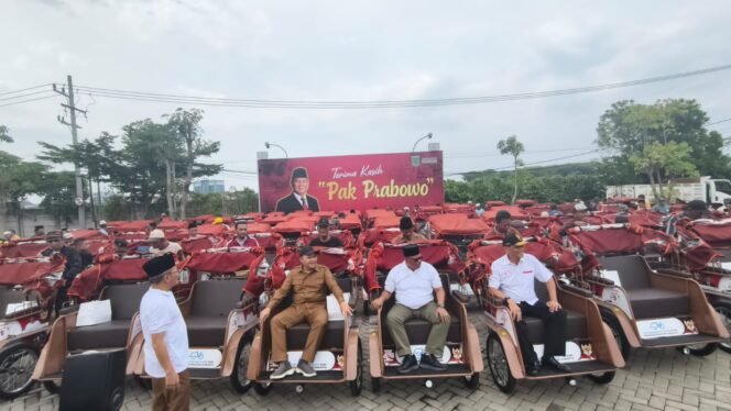 
					Bantuan Presiden, 100 Becak Listrik Disalurkan ke Tukang Becak di Pasuruan
