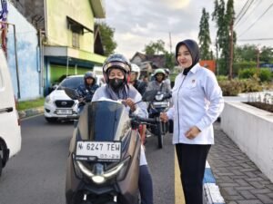 Satresnarkoba Polres Pasuruan Bagikan 250 Takjil kepada Pengendara di Bangil