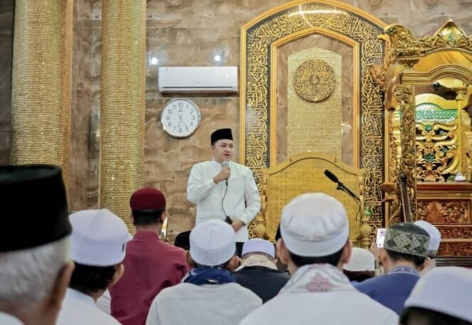
					Ribuan Jama’ah Sholat Id di Masjid Agung Bangil, Bupati Pasuruan Titip Pesan Soal Pembangunan dan Warga Rentan