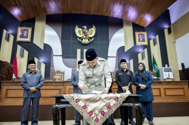 
					DPRD Pasuruan Sahkan Perda Pertanggungjawaban APBD 2025, Surplus Anggaran Capai Rp52,8 Miliar