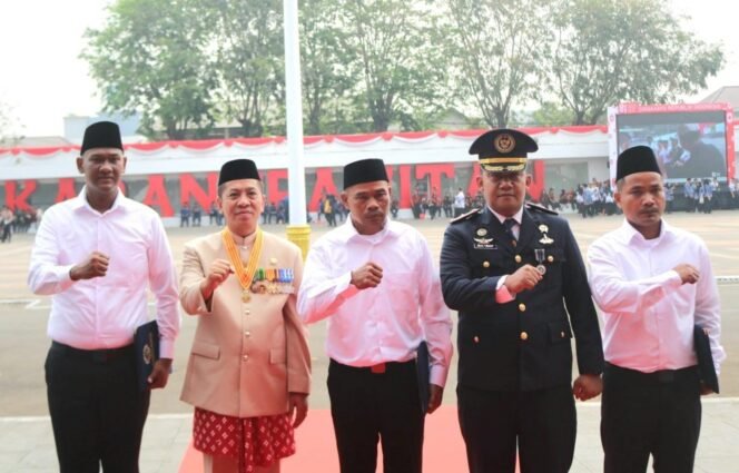 
					837 Narapidana Lapas Karawang Terima Remisi Kemerdekaan, 8 Langsung Bebas