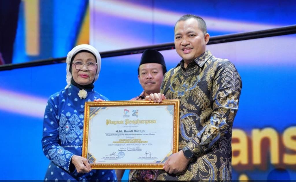 Bupati Pasuruan Rusdi Sutejo Raih Anugerah Adhi Bhakti HIMPAUDI